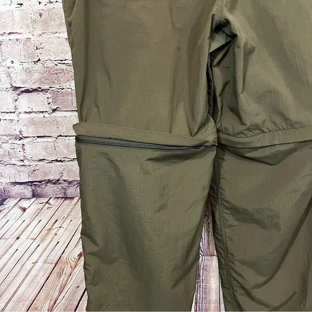 The North Face Green 2 in 1 Convertible Zip Nylon Hiking Pants
